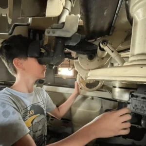 Deti na zábavných stanovištiach v dennom tábore v Bratislave