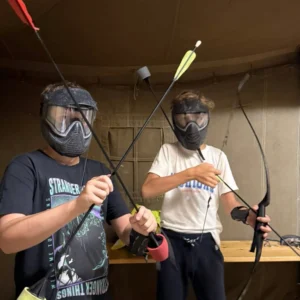 Teenageri si užívajú šport a zábavu v letnom dennom tábore v Bratislave